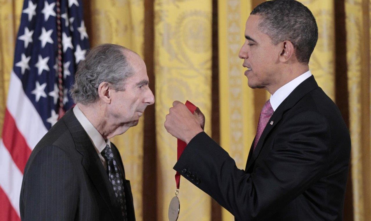 1 Philip Roth, autor Kompleksu Portnoya, książki Która wywróciła do góry nogami seksualność nie tylko młodych Polaków - odznaczany przez prezydenta USA Baracka Obamę