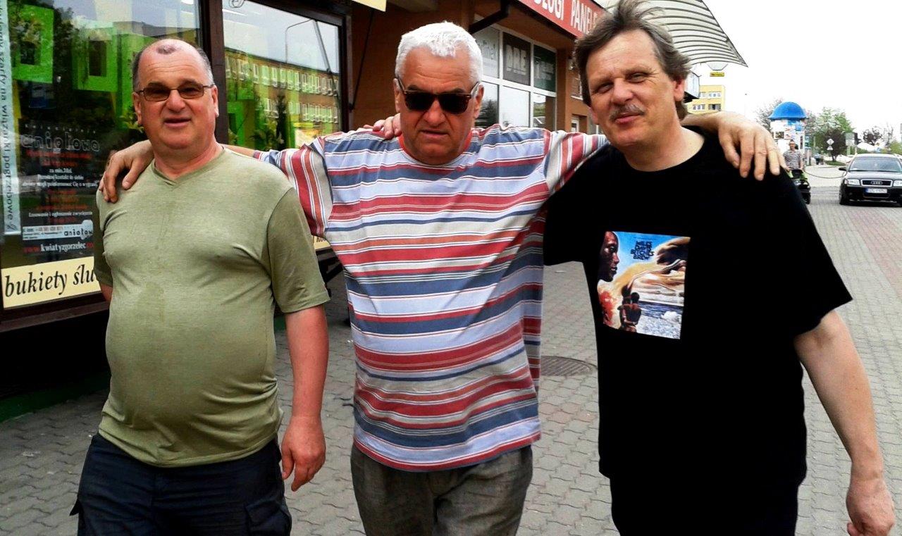7 Autor felietonu (upozowany na Raya Charlesa) z polską odmianą chicagowskich braci Chess, czyli na fotce Krzysztof i Jerzy Rac, znakomici propagatorzy polskiego rocka, jazzu i bluesa lat 70.